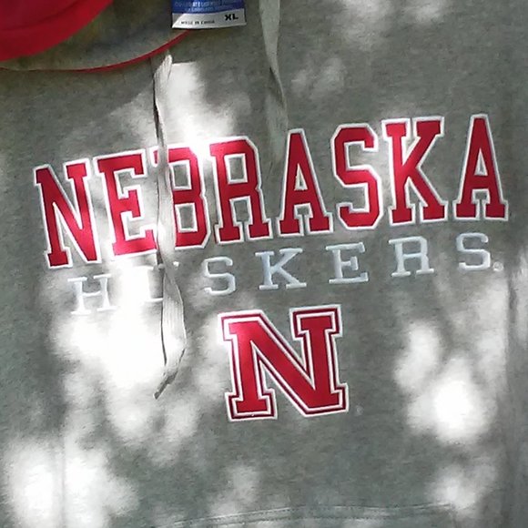 XL Red and Gray Nebraska Huskers Pullover - Picture 2 of 9